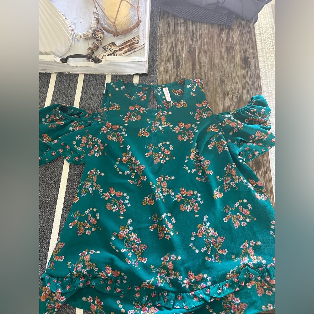 small off the shoulder cute shirt